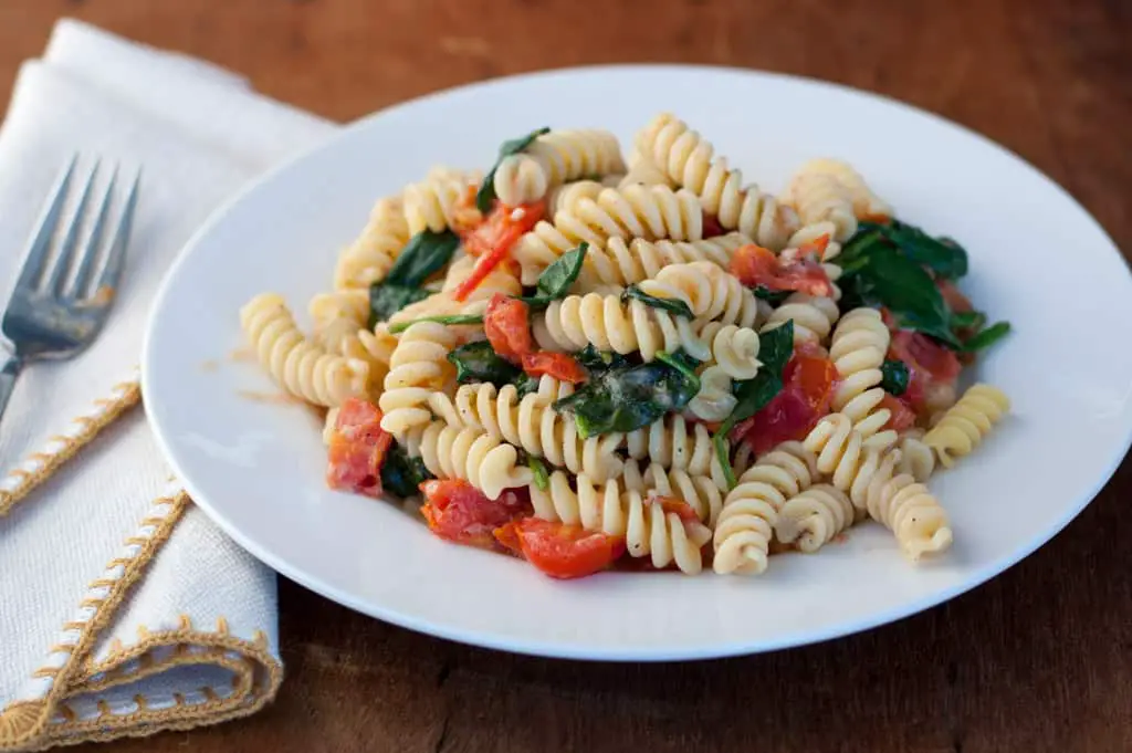 Fusilli pasta with spinach, Asiago cheese, and cherry tomatoes - www.thekitchensnob.com