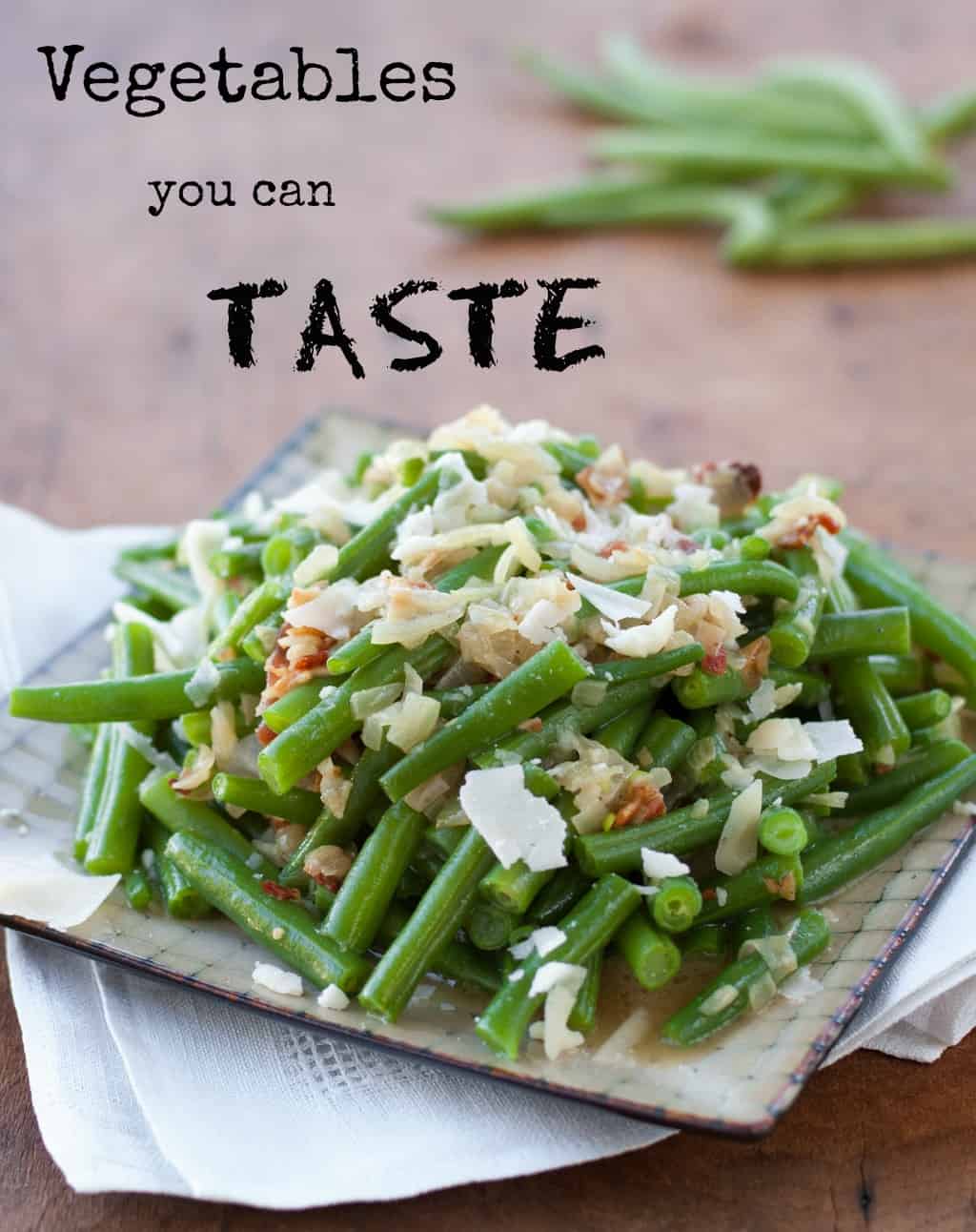 Fresh Green Beans with Caramelized Onions and Bacon - thekitchensnob.com