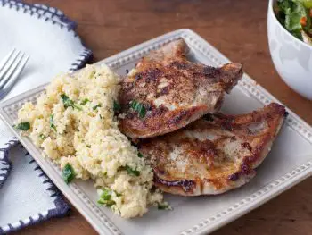 Easy Pork Chops - perfect for a quick weenight meal - thekitchensnob.com