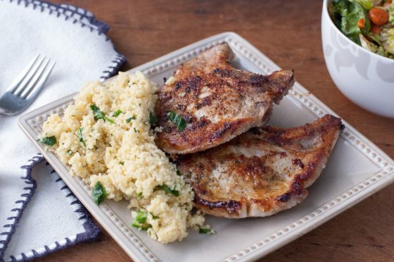 Easy Pork Chops - perfect for a quick weenight meal - thekitchensnob.com