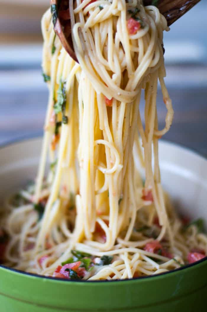 A delicious brie recipe! Spaghetti With Brie, Tomato, and Basil - thekitchensnob.com #recipe #pasta #brie