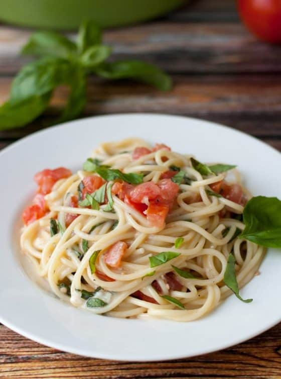 A delicious brie recipe! Spaghetti With Brie, Tomato, and Basil - thekitchensnob.com #recipe #pasta #brie