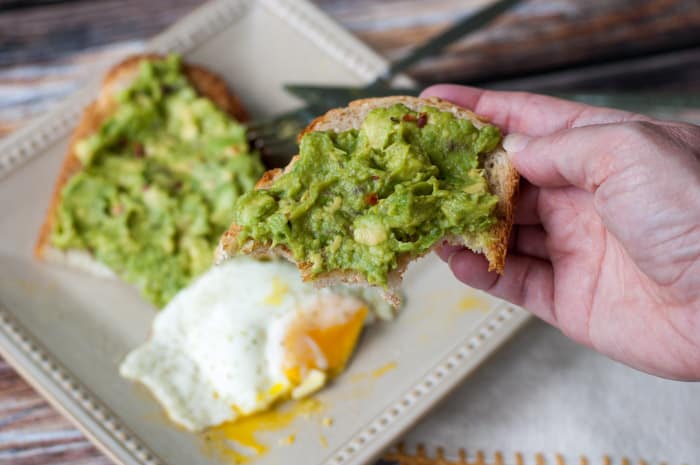 Impress Your Mother-In-Law Avocado Toast - made with a hint of garlic - a yummy healthy breakfast! thekithensnob.com #breakfast #avocado #healthy