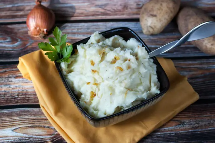 Time for a new mashed potato recipe! Mashed Potatoes with Caramelized Shallots - so good! - thekitchensnob.com #recipe #potatoes #sidedish