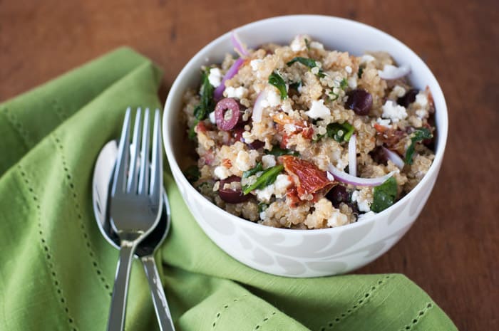 Easy Greek Quinoa with Roasted Tomatoes #glutenfree #quinoa #vegetarian