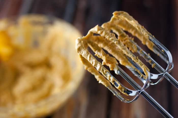 Pumpkin Cream Cheese Spread - tastes exactly like pumpkin pie! A great easy ready-to-eat breakfast recipe for busy holidays