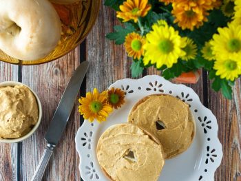 Pumpkin Cream Cheese Spread - tastes exactly like pumpkin pie! A great easy ready to eat breakfast recipe for busy holidays