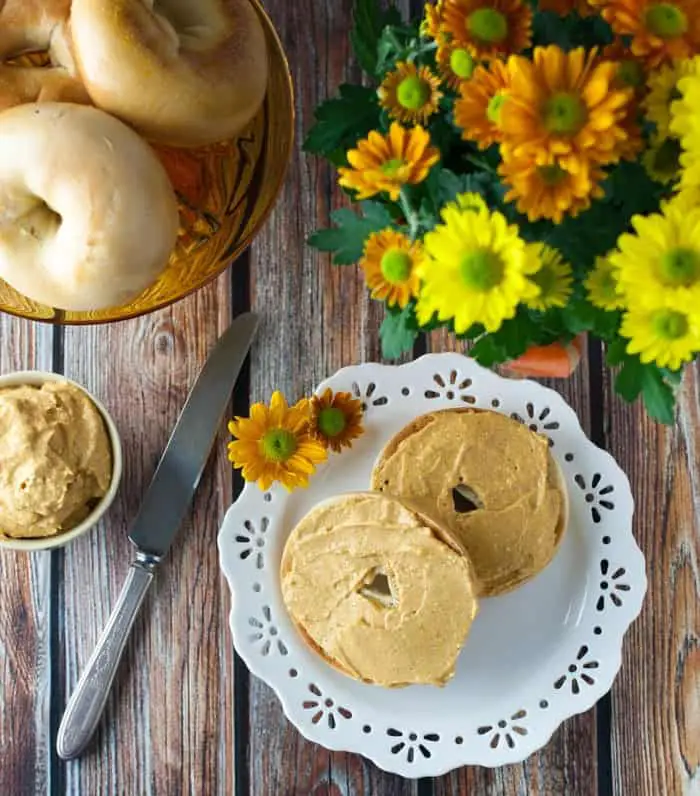Pumpkin Cream Cheese Spread - tastes exactly like pumpkin pie! A great easy ready-to-eat breakfast recipe for busy holidays