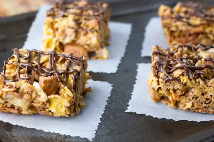 These Crispy Flaky Butterfinger Treats are a step up from traditional Rice Krispies treats. LOVE this recipe!