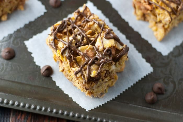 These Crispy Flaky Butterfinger Treats are a step up from traditional Rice Krispies treats. LOVE this recipe!