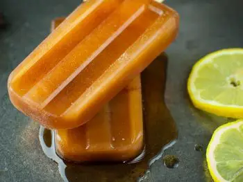 Southern Sweet Tea Pick-Me-Up Popsicles - a refreshing frozen treat! Also gives you a little caffeine for energy.