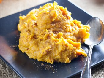 Mashed Butternut Squash recipe with cinnamon and garlic. Sweet and salty with a touch of spice. Delicious!