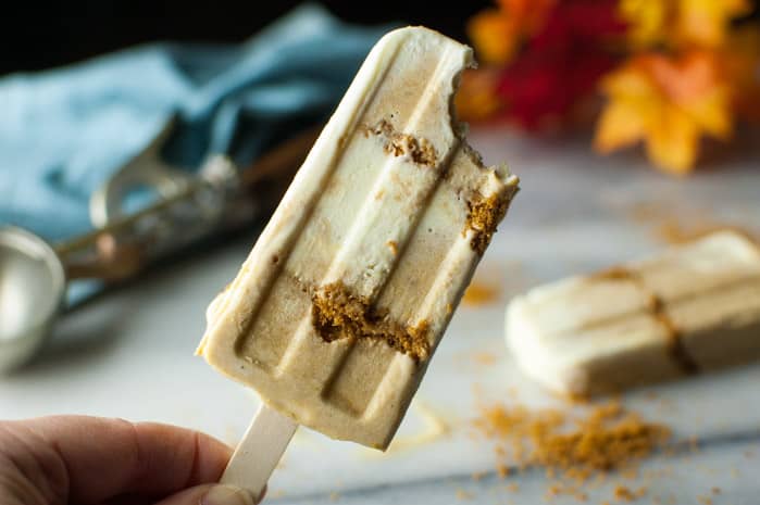 Pumpkin Pie Ice Cream Pops with Whipped Cream & Gingersnap Swirl - creamy and delicious!